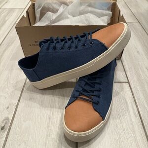 New!! 🔥 Men’s Toms Lenox Navy canvas/ leather toe shoes